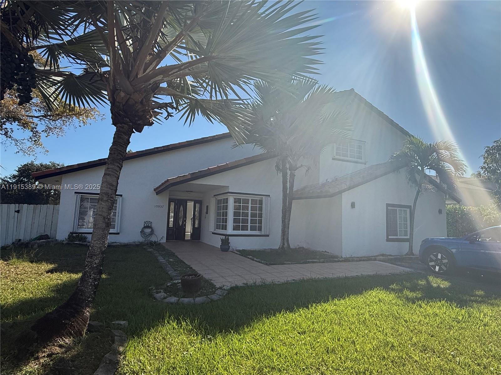 SHORES CALUSA - Residential Lease