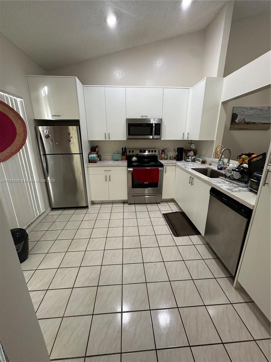 BOCA RIDGE PARK CONDO - Residential Lease