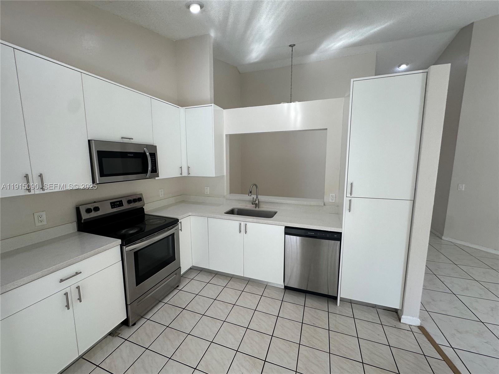 BOCA RIDGE PARK CONDO - Residential Lease