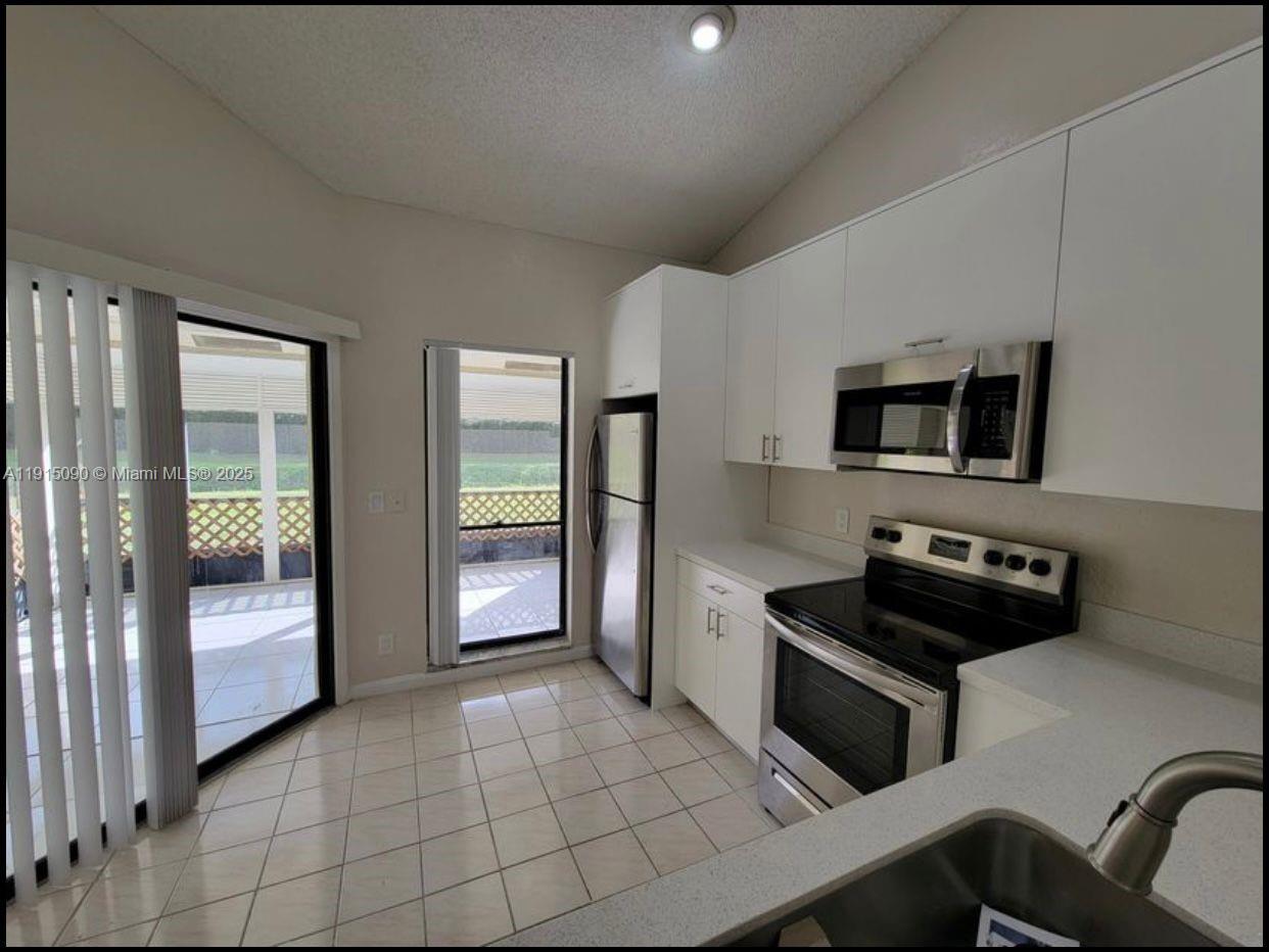 BOCA RIDGE PARK CONDO - Residential Lease