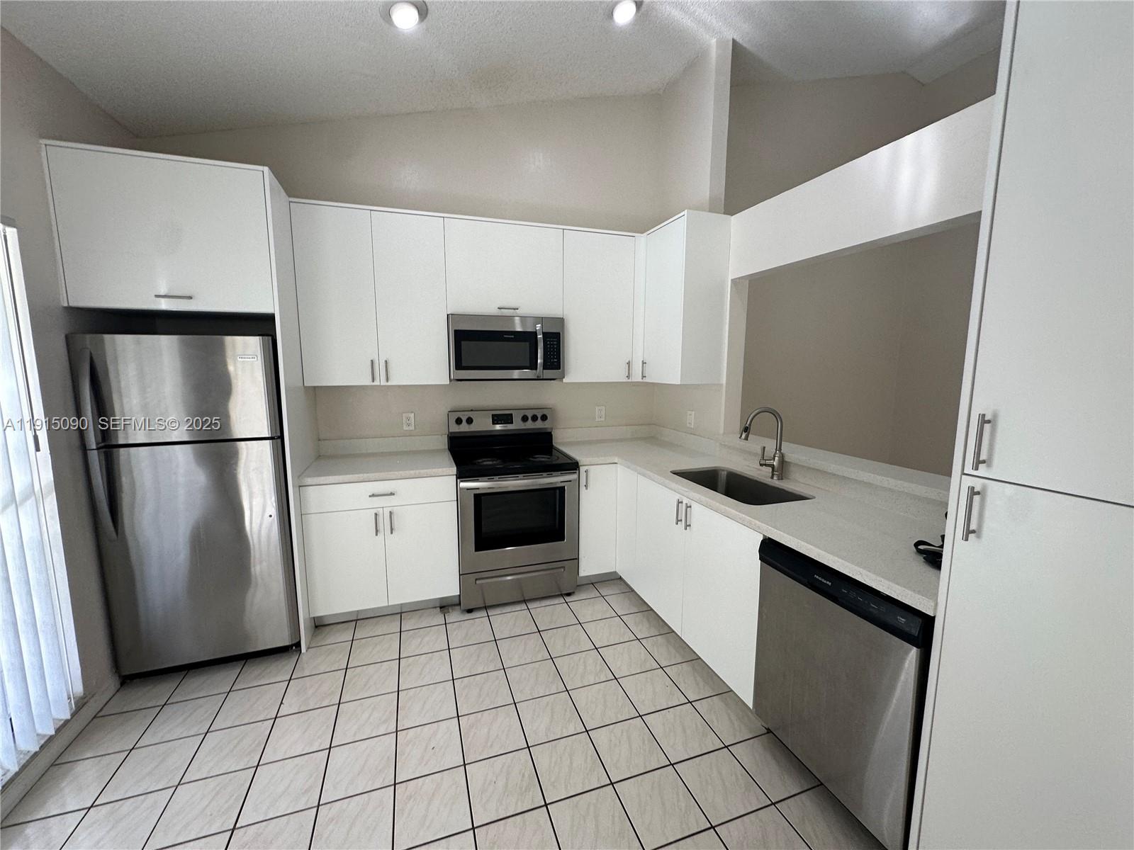 BOCA RIDGE PARK CONDO - Residential Lease
