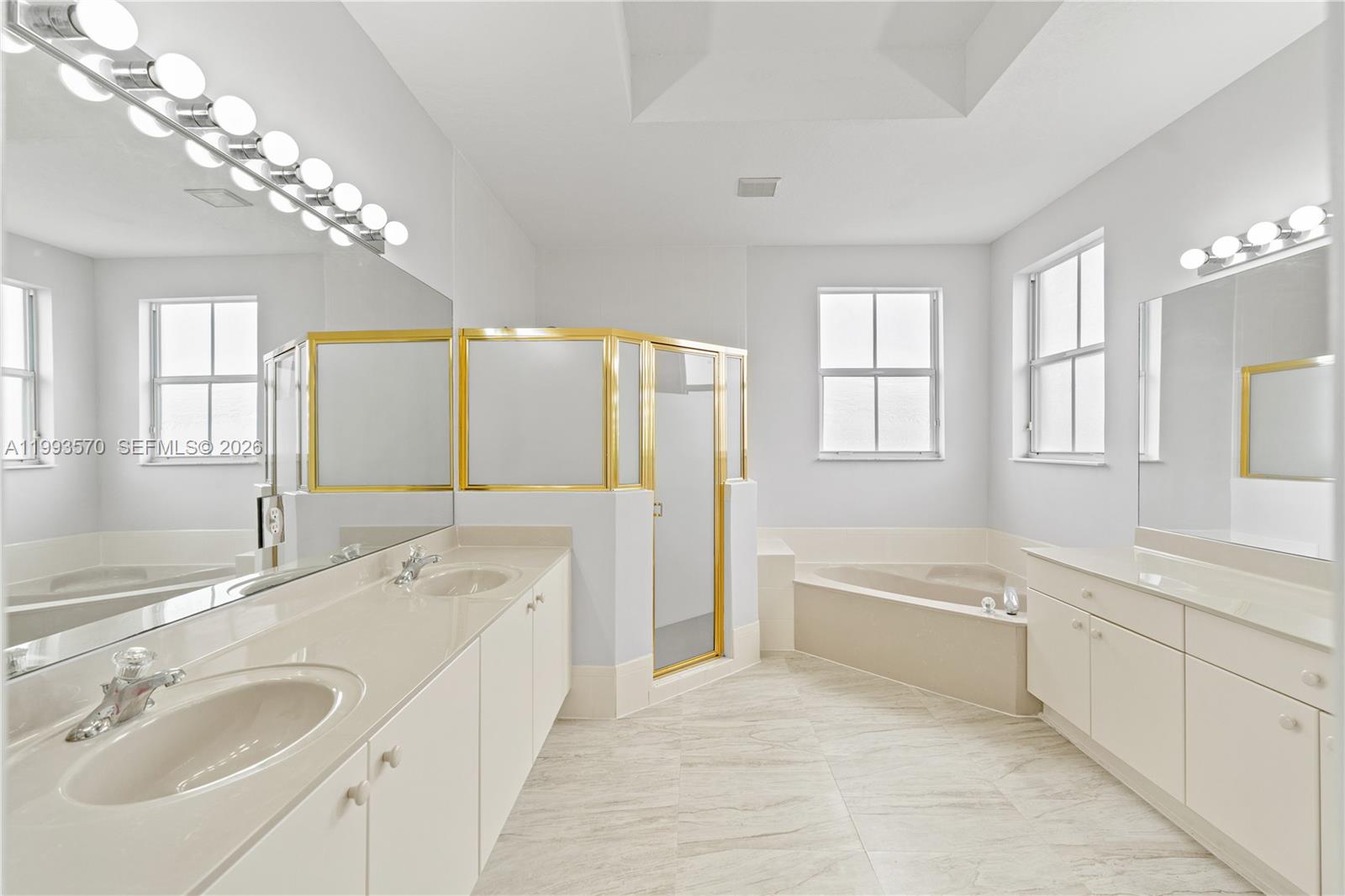 CENTURY GARDENS - Residential