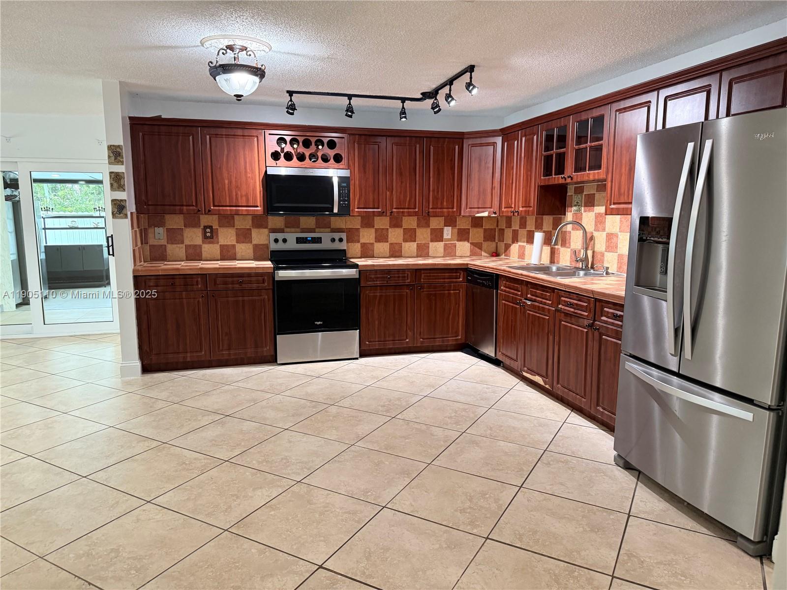 COUNTRY LAKE MANORS SEC 2 - Residential