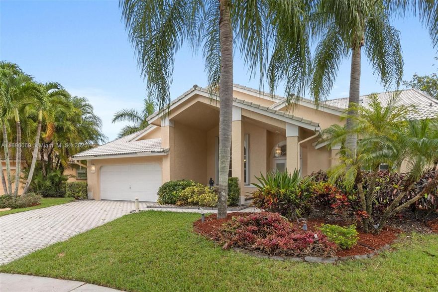 Beautiful lakefront home, open floor plan with 4br/2 with a private heated screened-in pool with waterfall.
Situated in a cul-de-sac of a 24/7 gated community (guard at gate ) with tennis courts. Kitchen with granite countertops ad stainless steel appliances and remodeled bathrooms. GREAT home for a family.  A+ schools . The community is conveniently located right by Terramar Park.