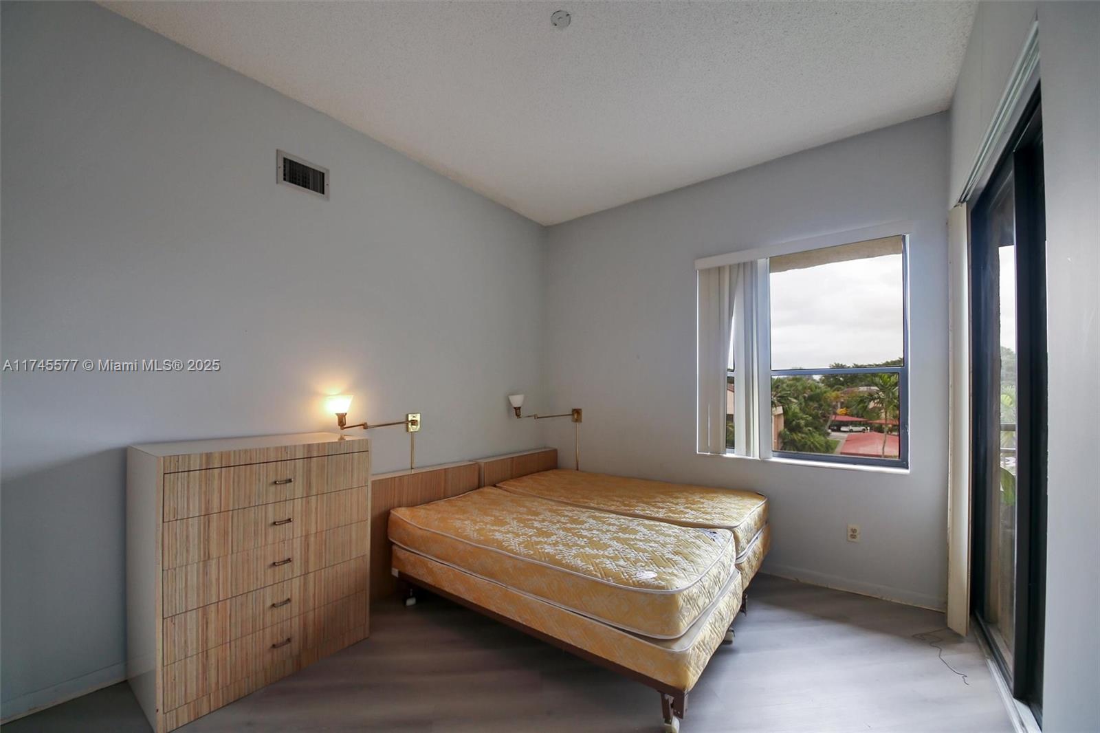 LA PAZ AT BOCA POINTE - Residential Lease