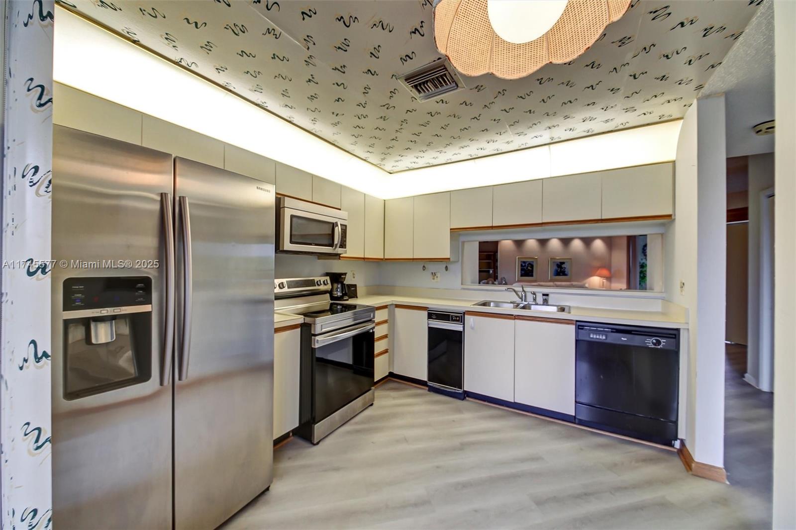 LA PAZ AT BOCA POINTE - Residential Lease