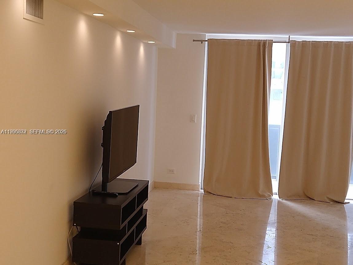 MAISON GRANDE CONDO - Residential Lease