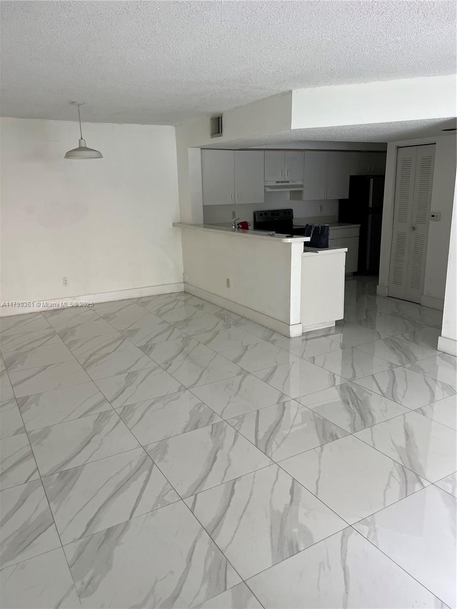18830 Nw 57th Ave 106, Hialeah, Miami-Dade County, Florida - 1 Bedrooms  
1 Bathrooms - 