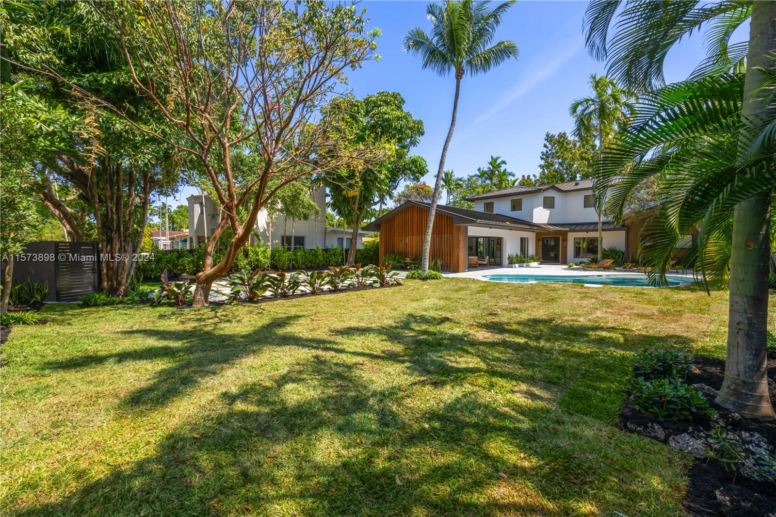 BRICKELL ESTATES - Residential