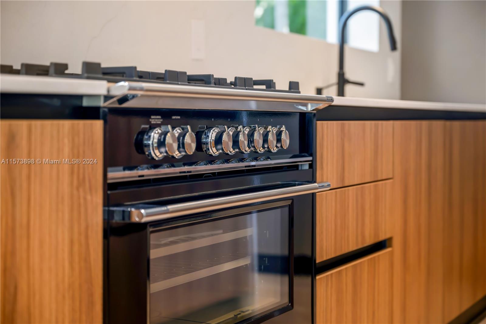 BRICKELL ESTATES - Residential