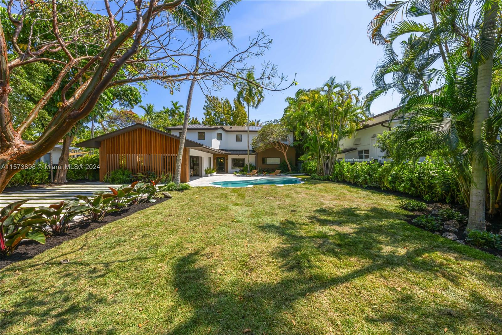 BRICKELL ESTATES - Residential