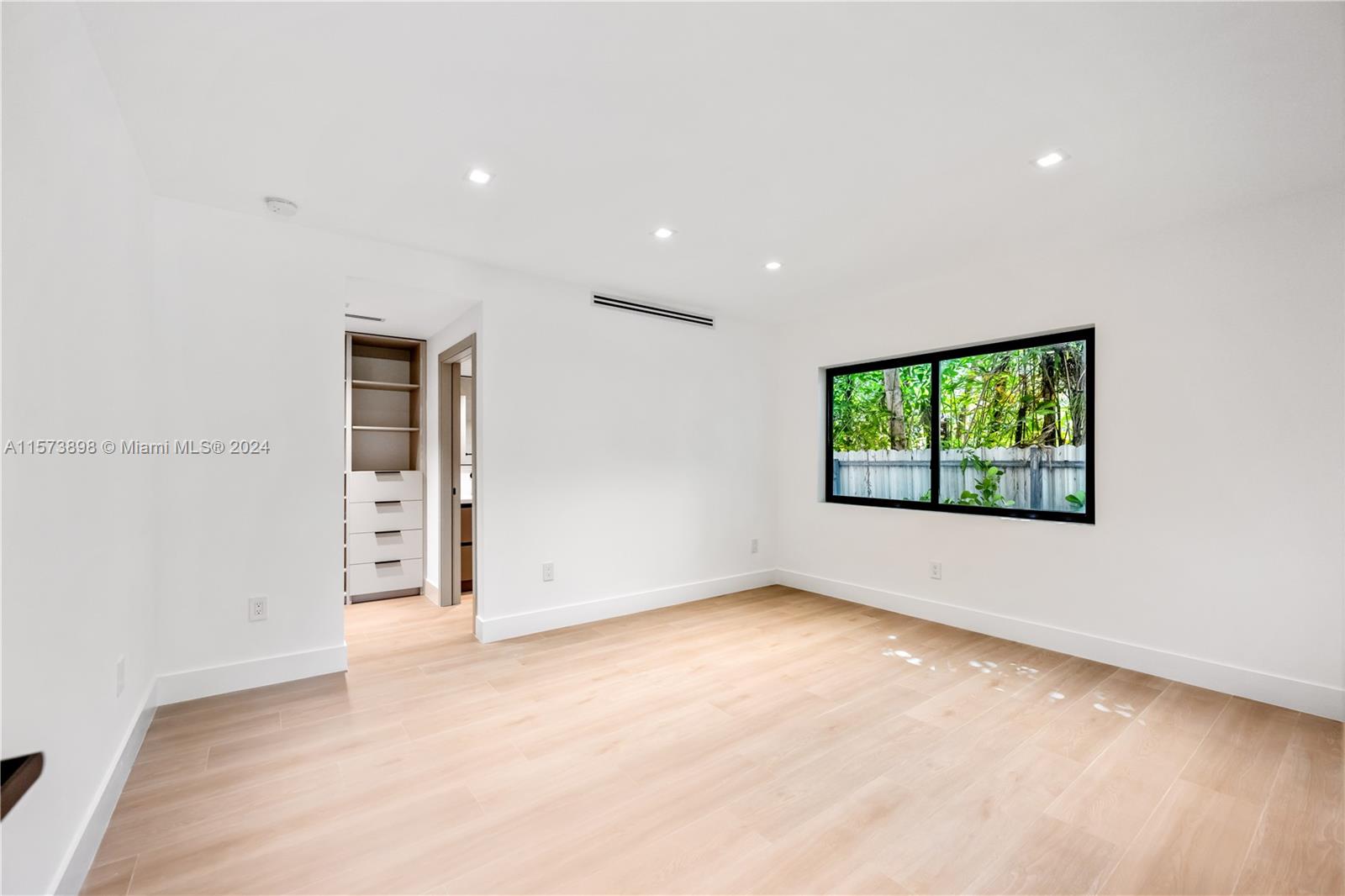 BRICKELL ESTATES - Residential