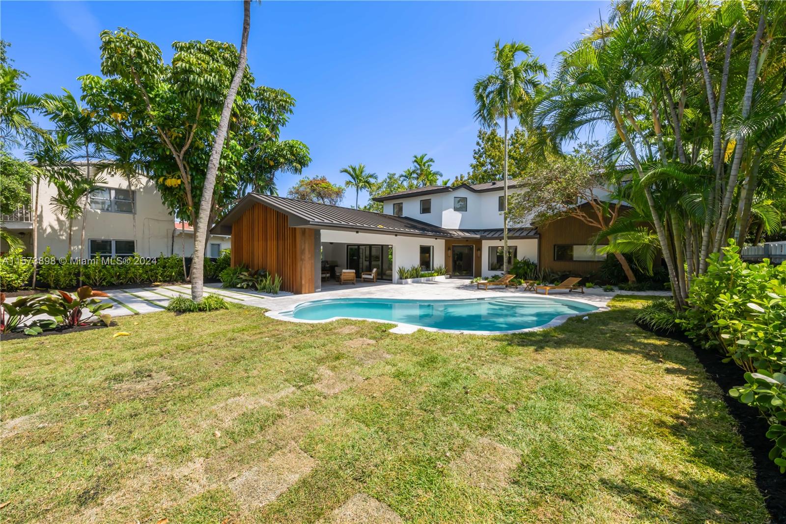 BRICKELL ESTATES - Residential