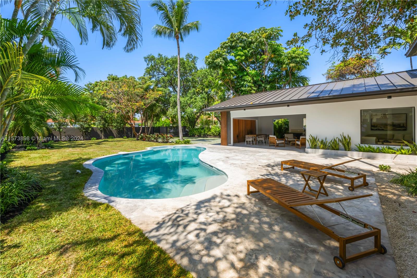 BRICKELL ESTATES - Residential