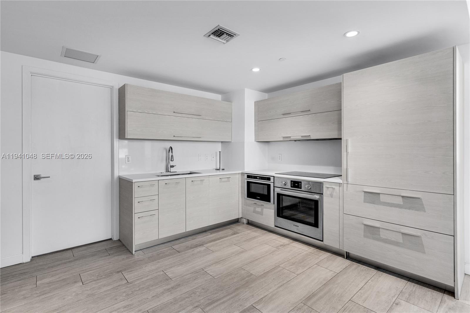 BRICKELL HEIGHTS EAST CON - Residential Lease