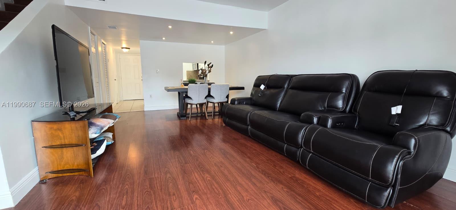 KENDALE WOODS CONDO - Residential