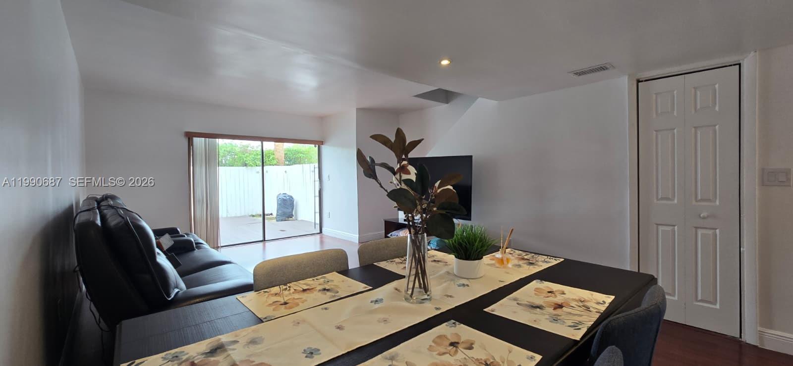 KENDALE WOODS CONDO - Residential