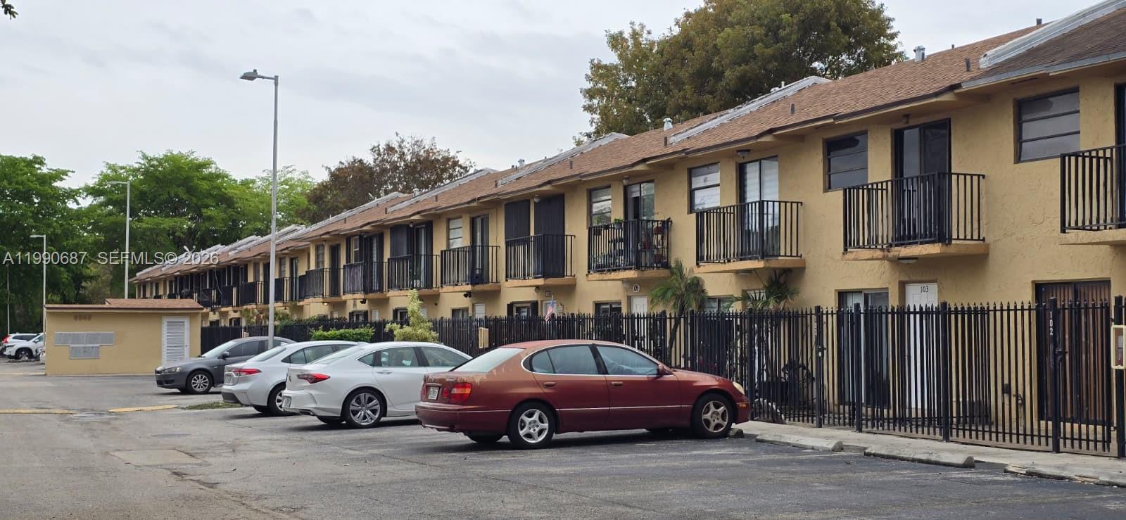 KENDALE WOODS CONDO - Residential