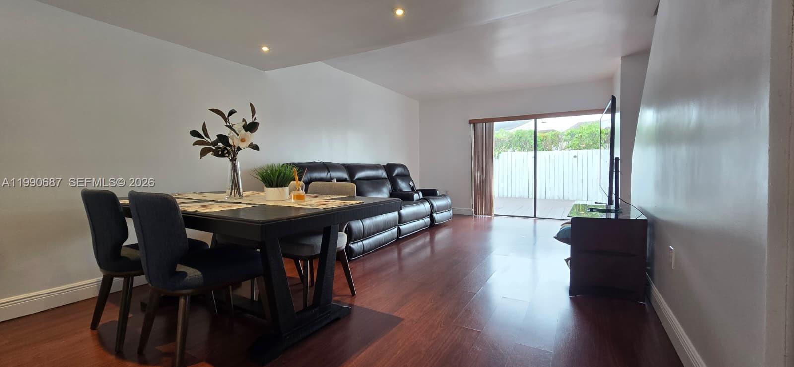 KENDALE WOODS CONDO - Residential