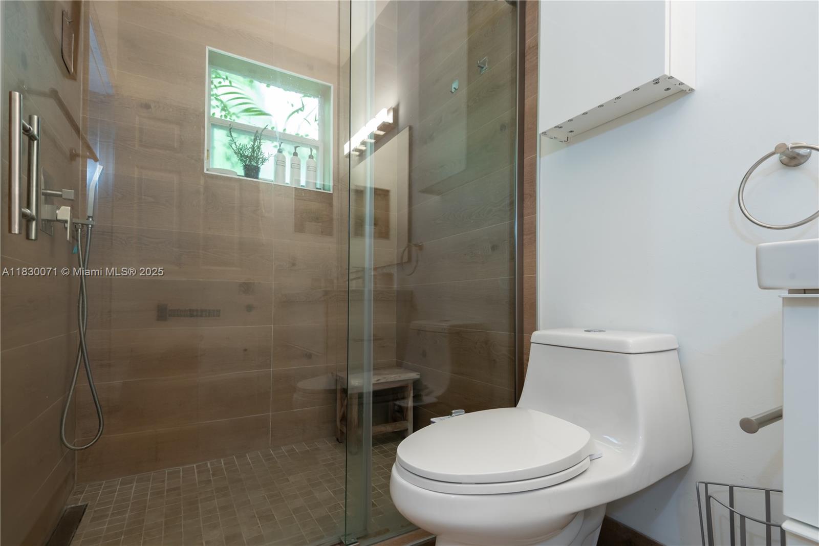 SAPPHIRE SHORES-SAPPHIRE - Residential