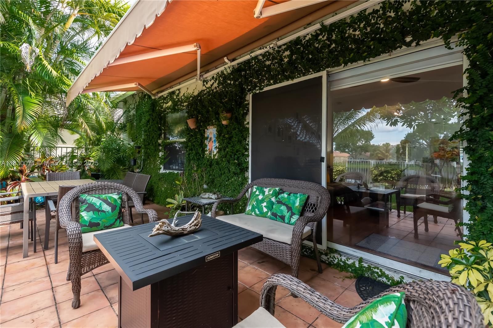 SAPPHIRE SHORES-SAPPHIRE - Residential