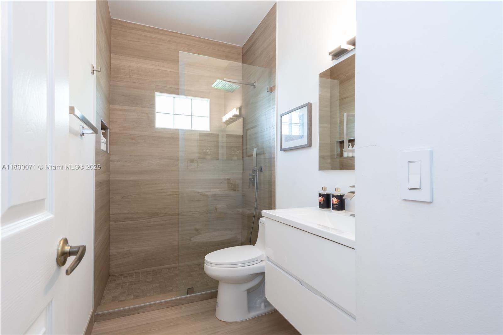 SAPPHIRE SHORES-SAPPHIRE - Residential