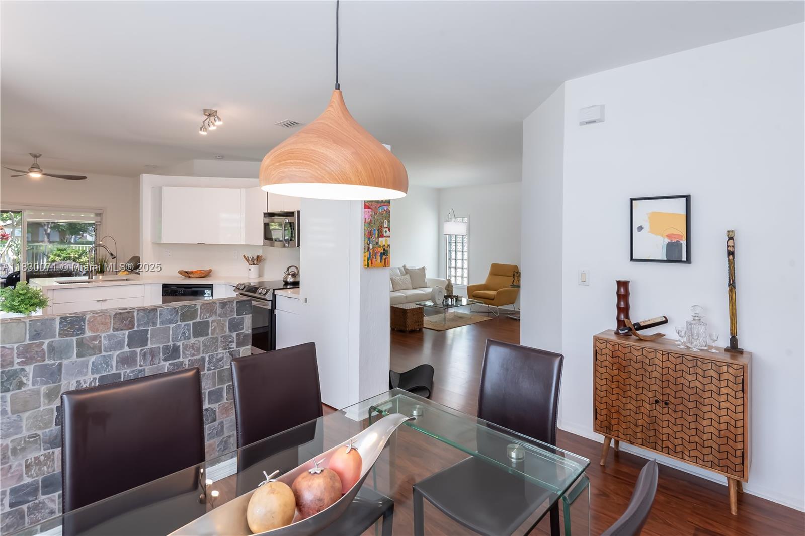 SAPPHIRE SHORES-SAPPHIRE - Residential