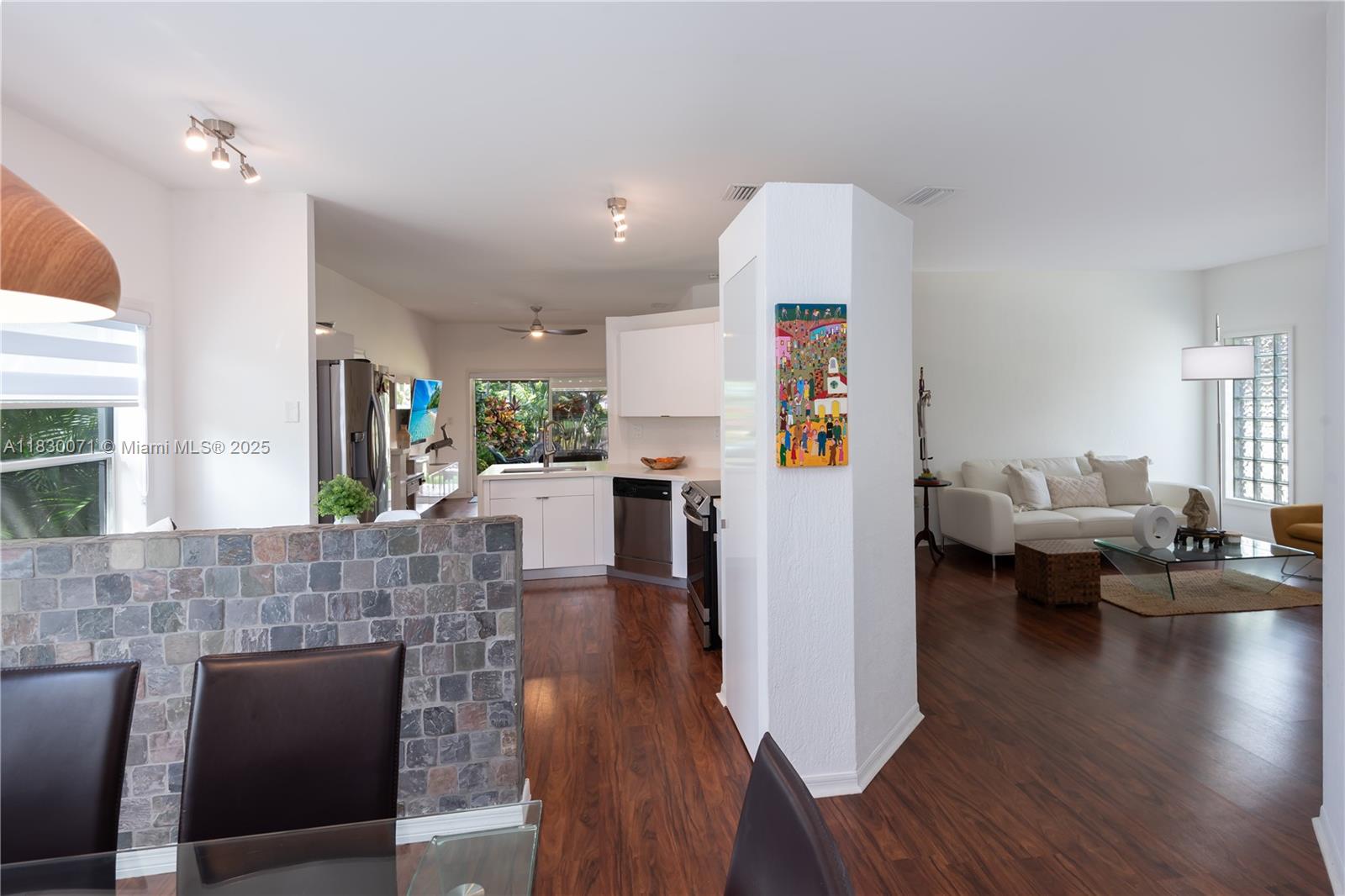 SAPPHIRE SHORES-SAPPHIRE - Residential