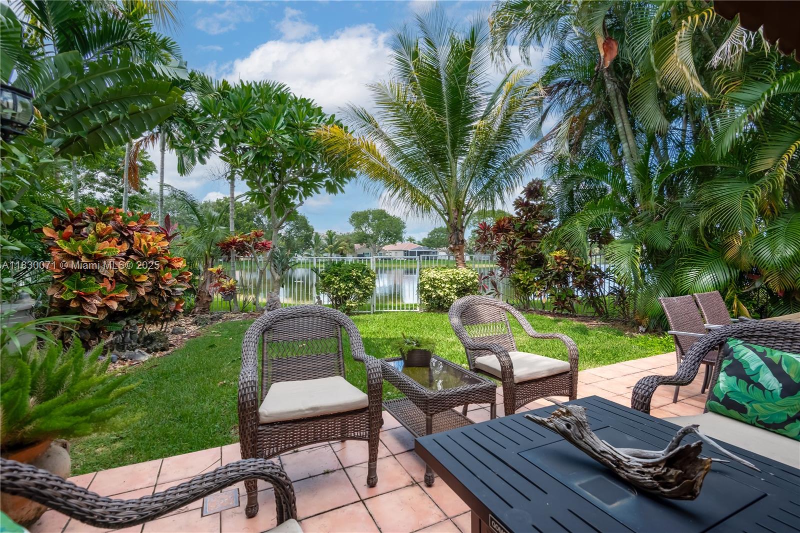 SAPPHIRE SHORES-SAPPHIRE - Residential