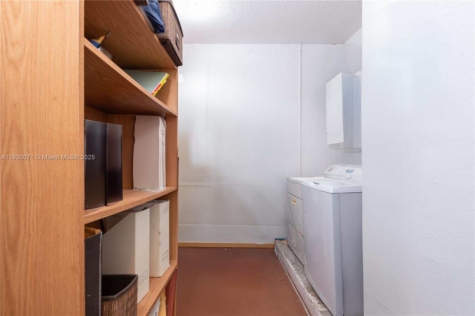 SAPPHIRE SHORES-SAPPHIRE - Residential