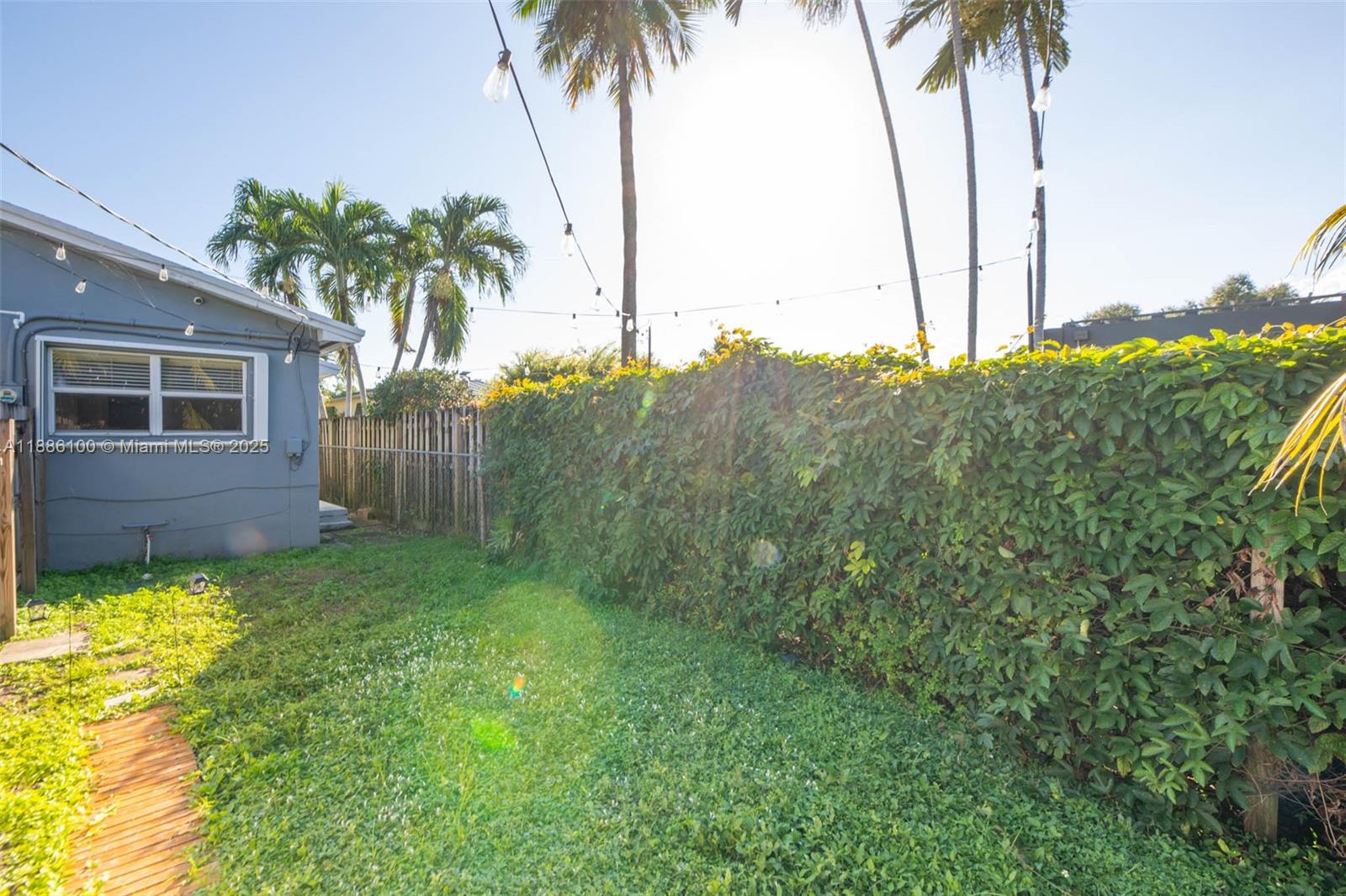 HOLLYWOOD PARK - Residential Income