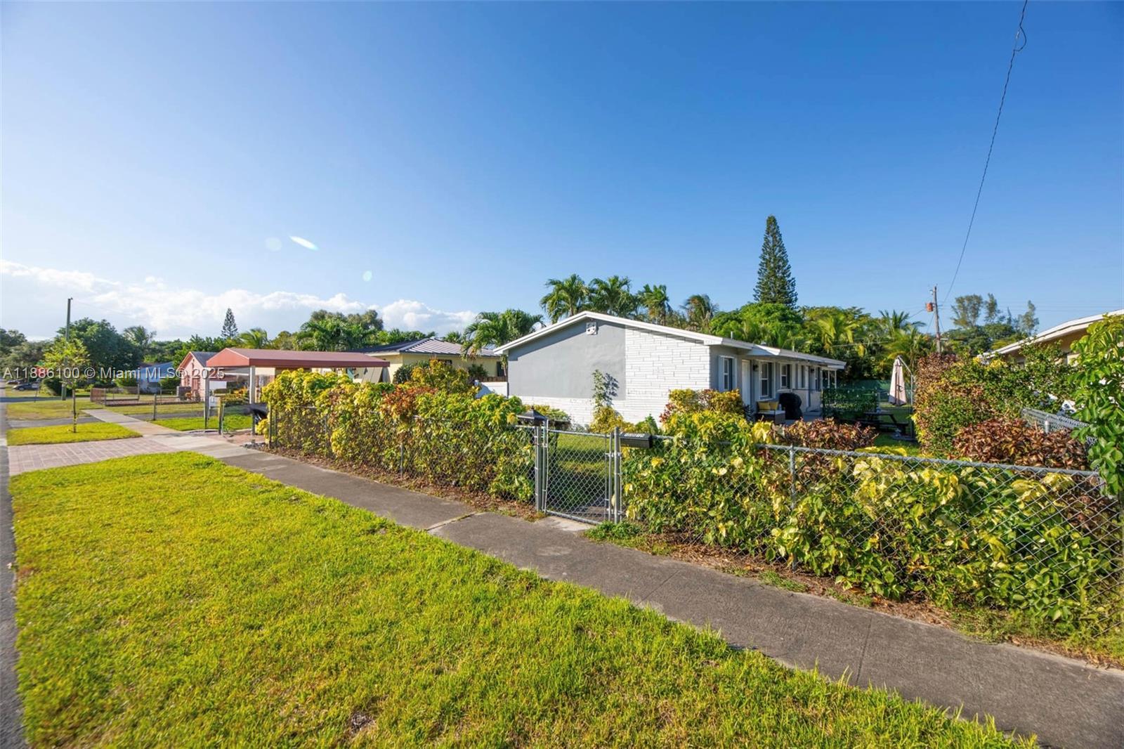 HOLLYWOOD PARK - Residential Income