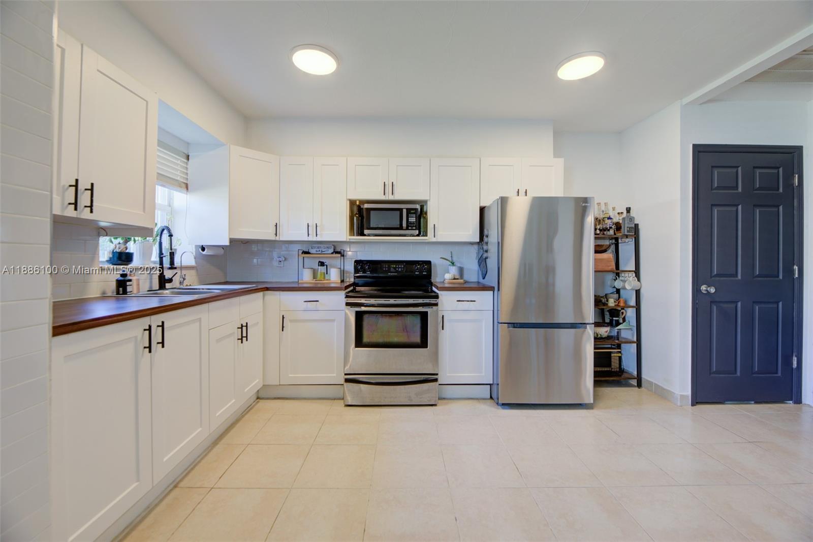 HOLLYWOOD PARK - Residential Income