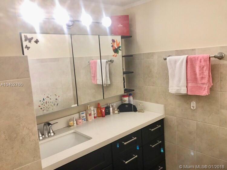 OLYMPUS CONDO PH A - Residential