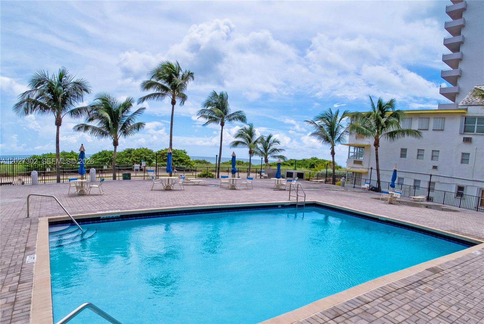 9273 Collins Ave 506