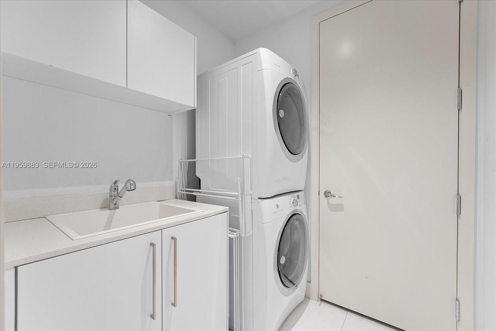 JADE SIGNATURE CONDO - Residential