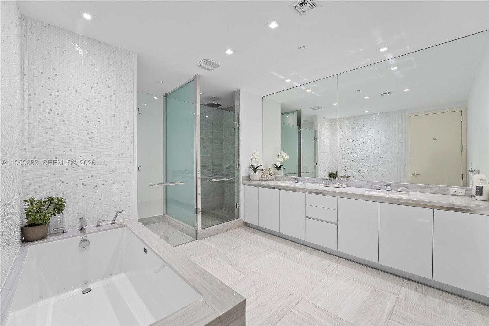 JADE SIGNATURE CONDO - Residential