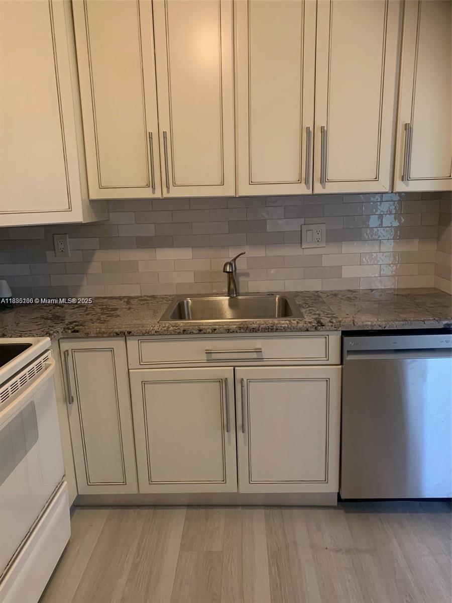 COURTYARDS OF BROWARD CON - Residential