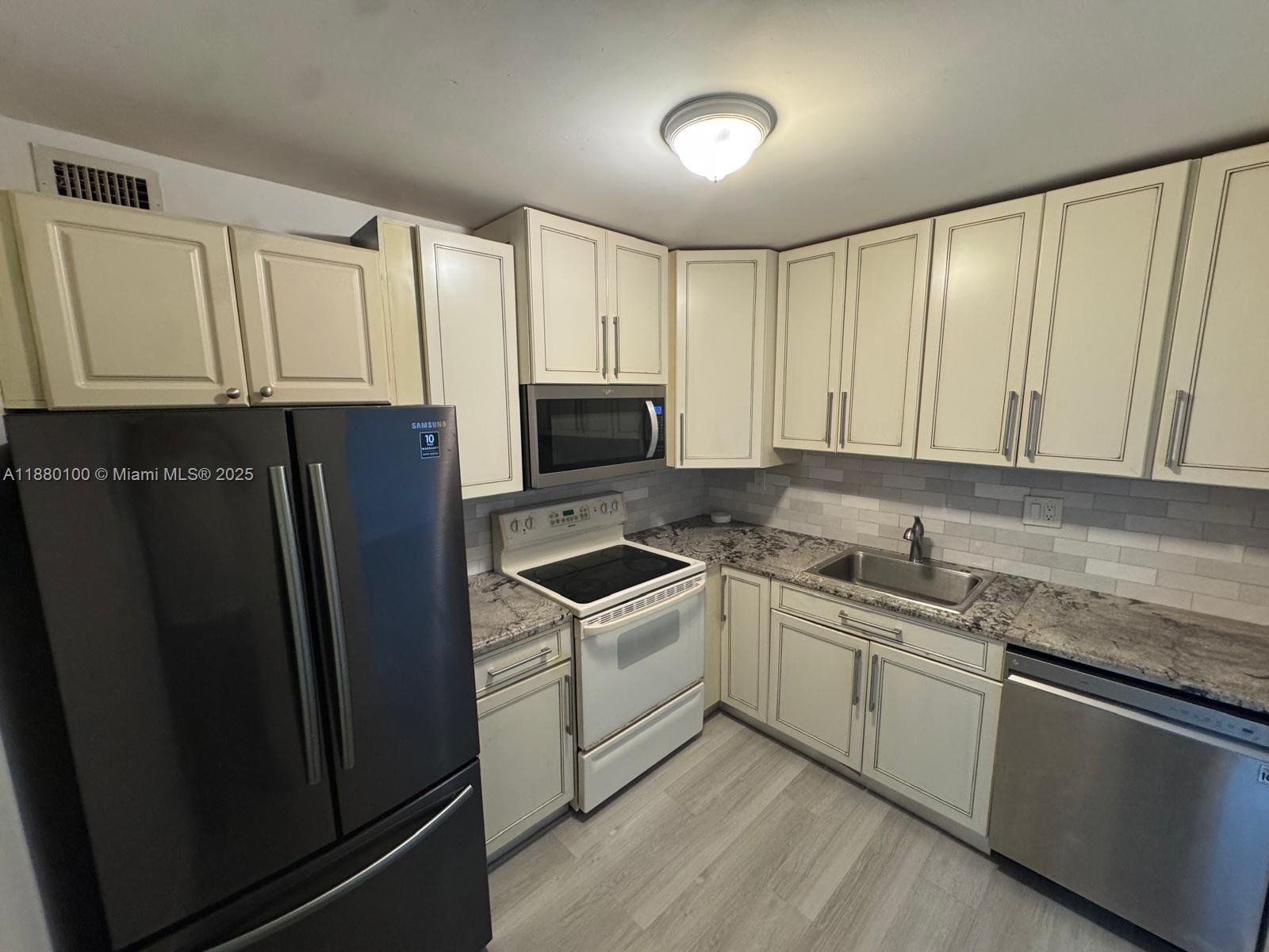 COURTYARDS OF BROWARD CON - Residential