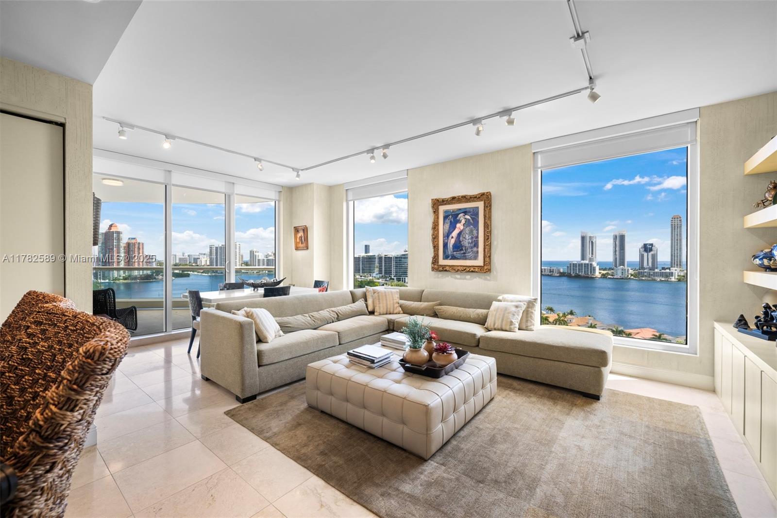 BELLAMARE @ WILLIAMS ISLA - Residential