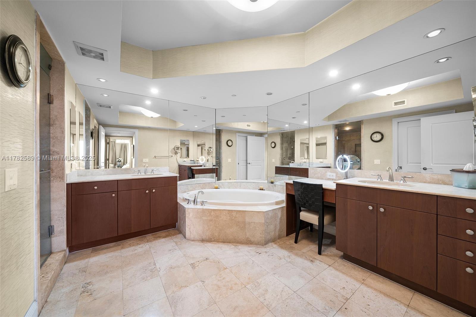 BELLAMARE @ WILLIAMS ISLA - Residential