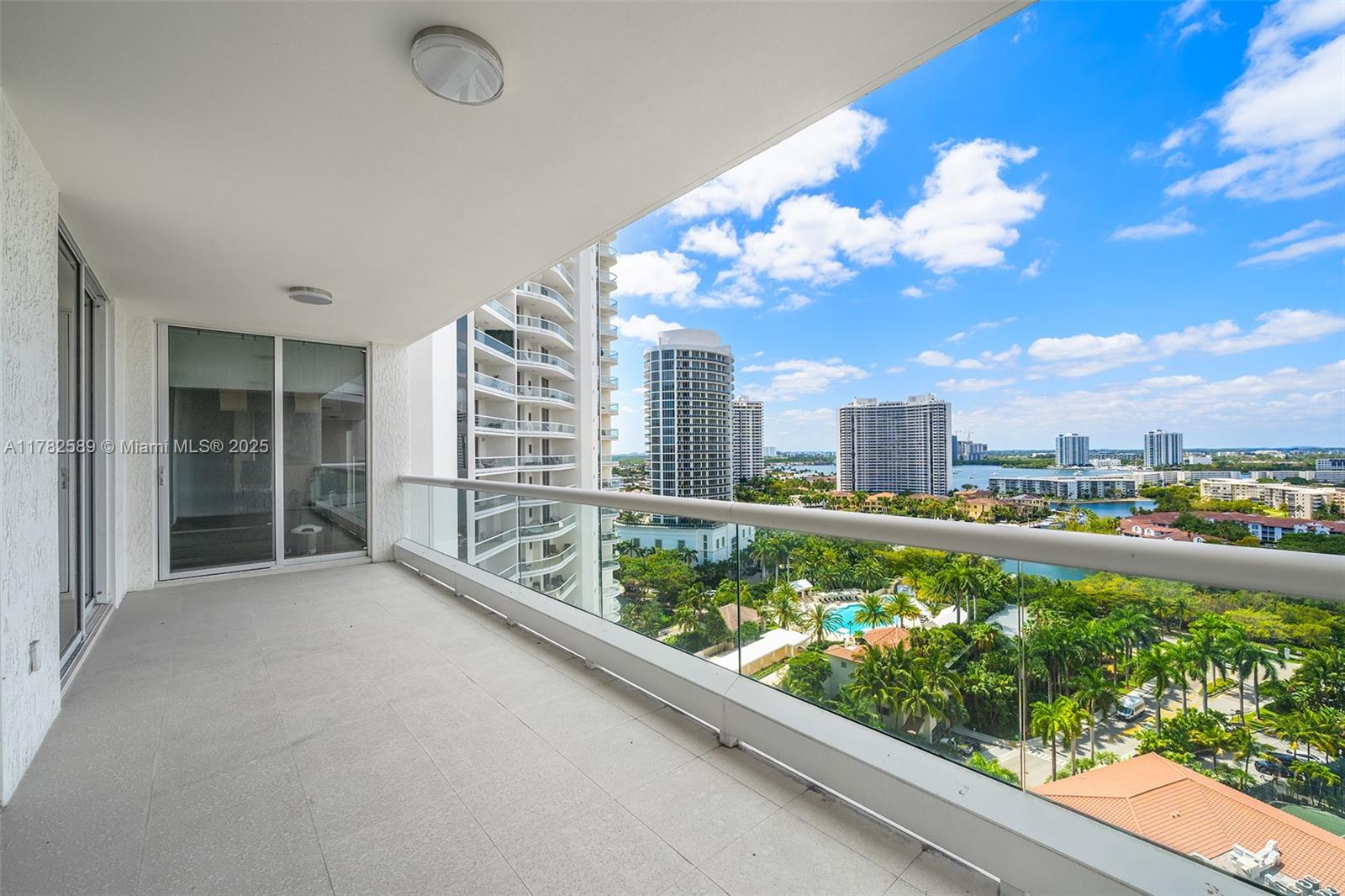 BELLAMARE @ WILLIAMS ISLA - Residential