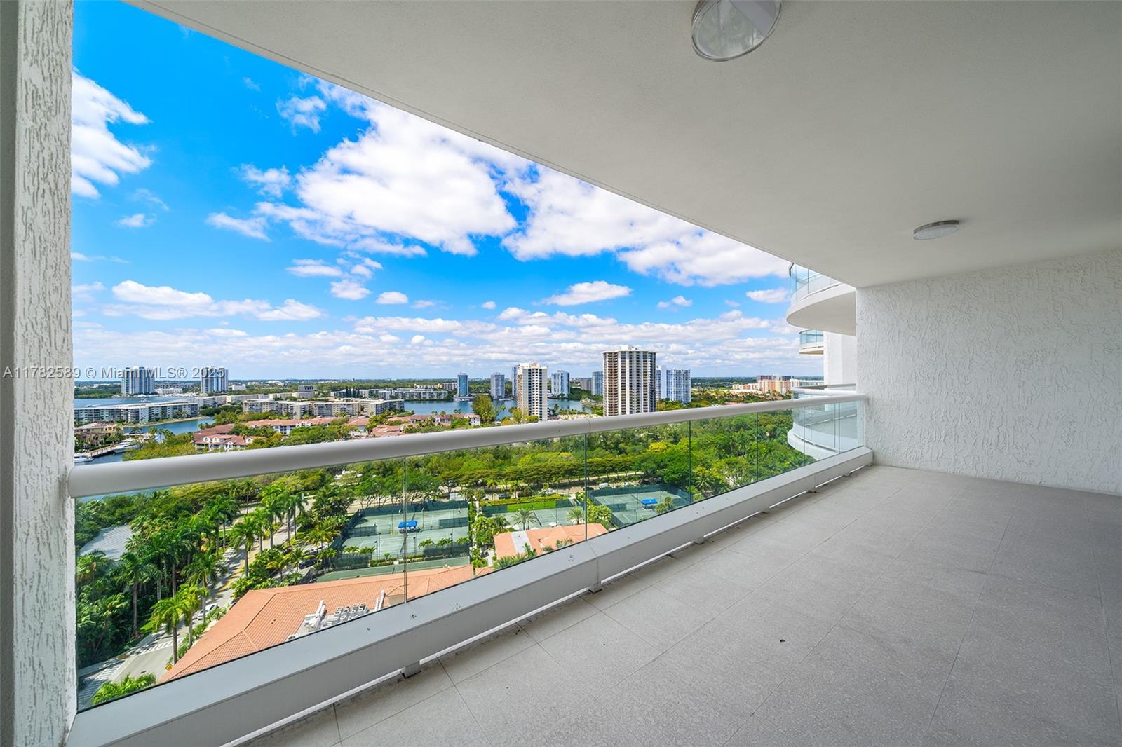 BELLAMARE @ WILLIAMS ISLA - Residential