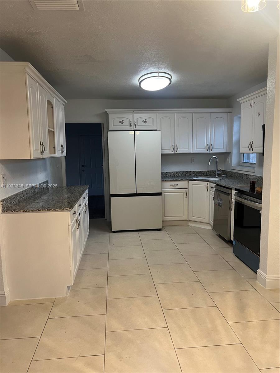 CAROL CITY 1 ST ADDN - Residential Lease