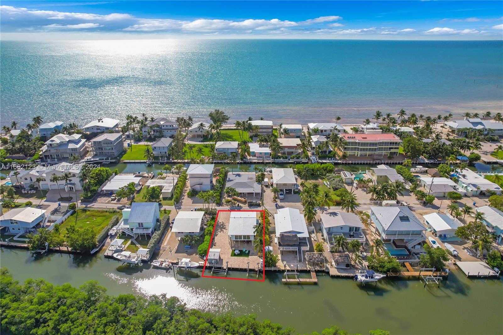 Photo 1 of 158 Iroquois Dr, Islamorada, Florida, $1,499,000, Web #: 11662123