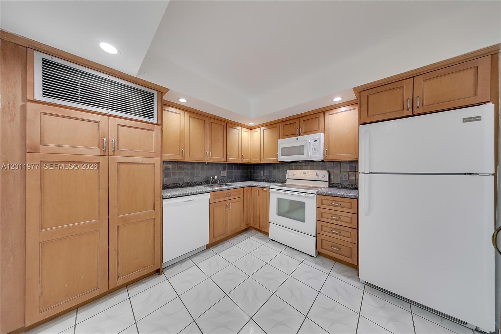 ADMIRALS PORT CONDO WEST - Residential