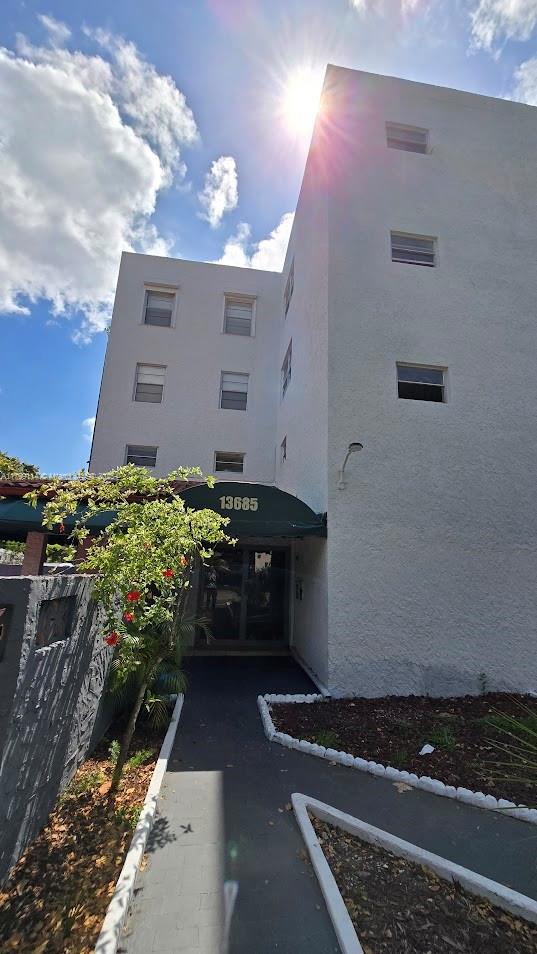 Rental Property at 13685 Ne 10th Ave 209, North Miami, Miami-Dade County, Florida - Bedrooms: 1 
Bathrooms: 1  - $1,600 MO.
