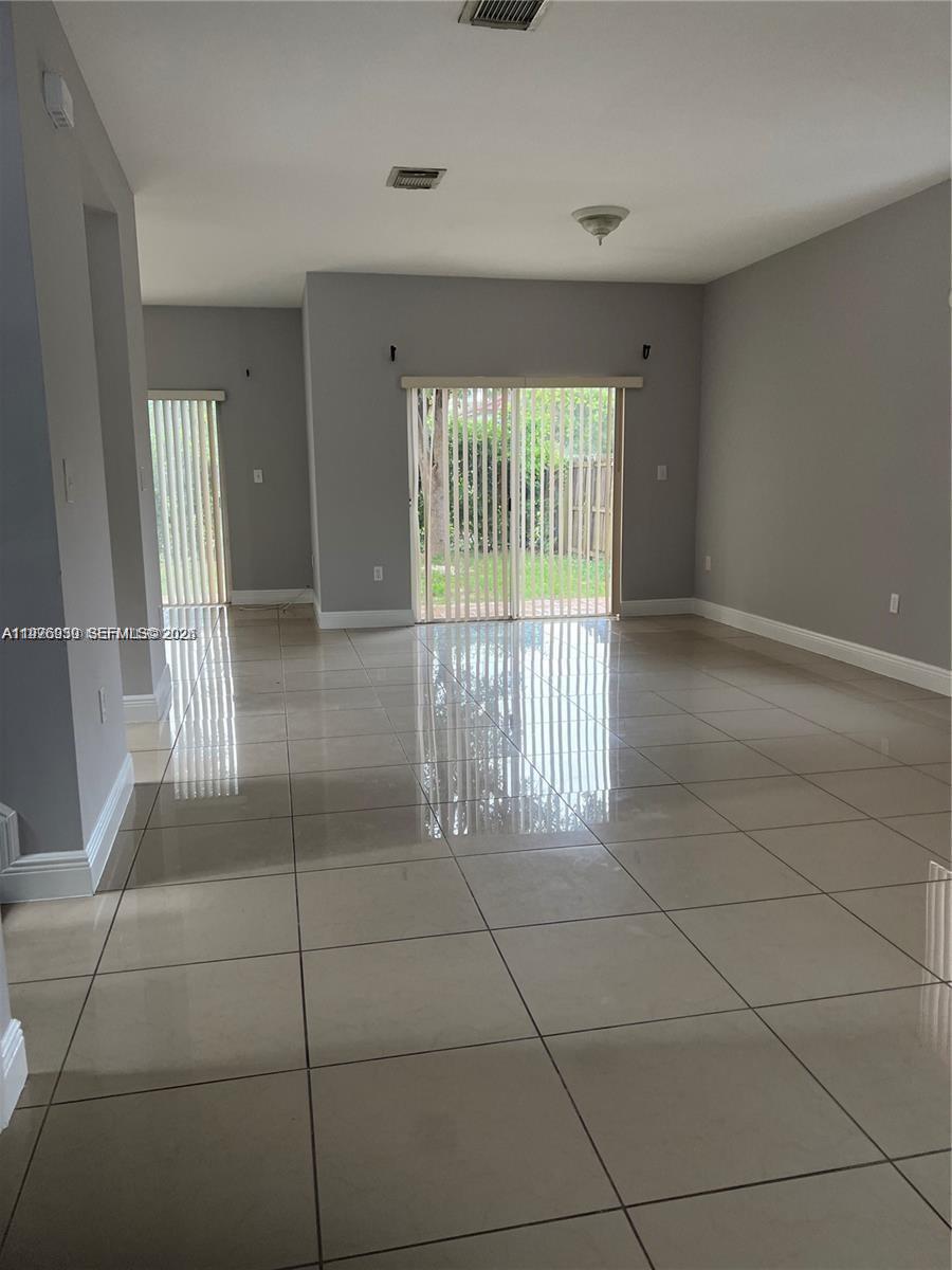 EMILIOS PLACE AT OASIS - Residential Lease