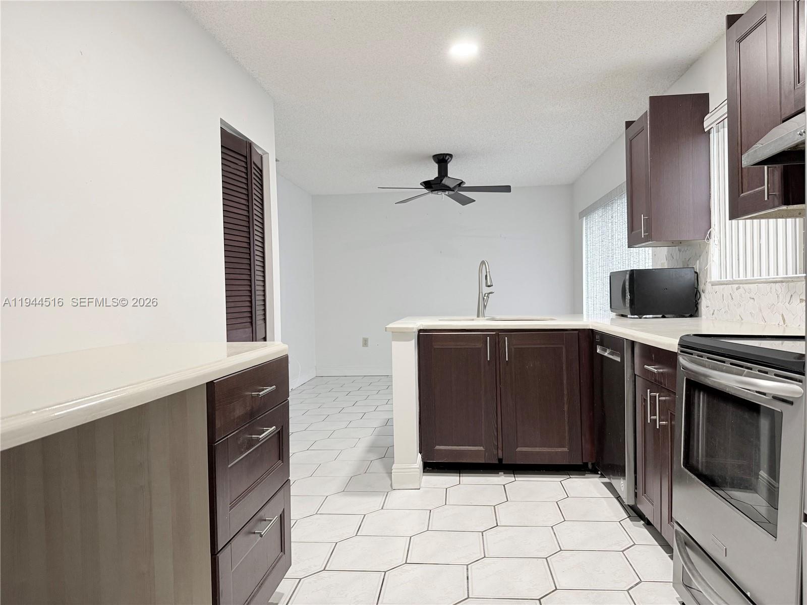 LAKES BY THE BAY SEC 5 - Residential