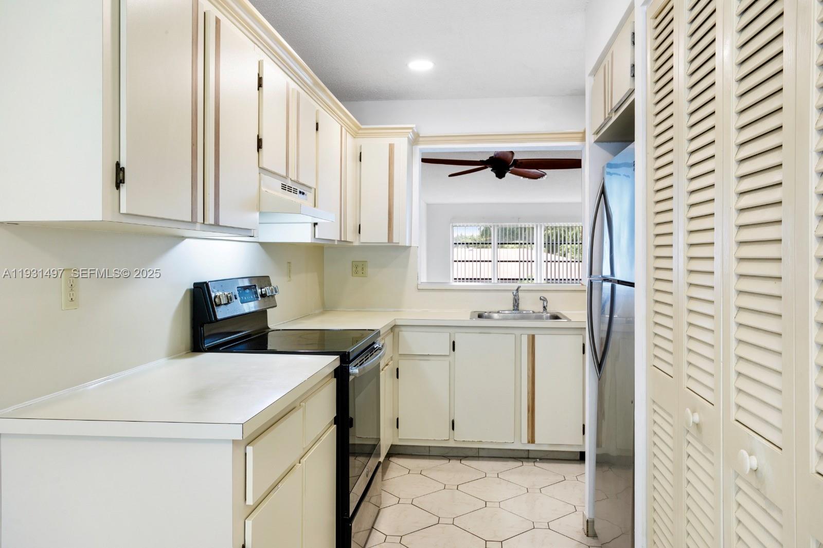 PALM GREENS AT VILLA DEL - Residential Lease